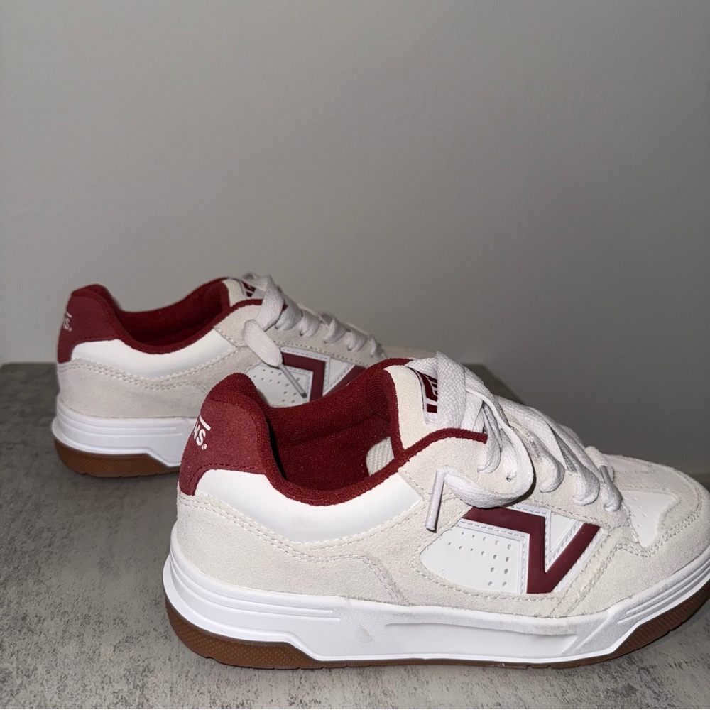 Vans Upland shoes in a White and Sun-Dried Tomato Red 6 Men’s / 7.5 Women’s - Picture 2 of 7